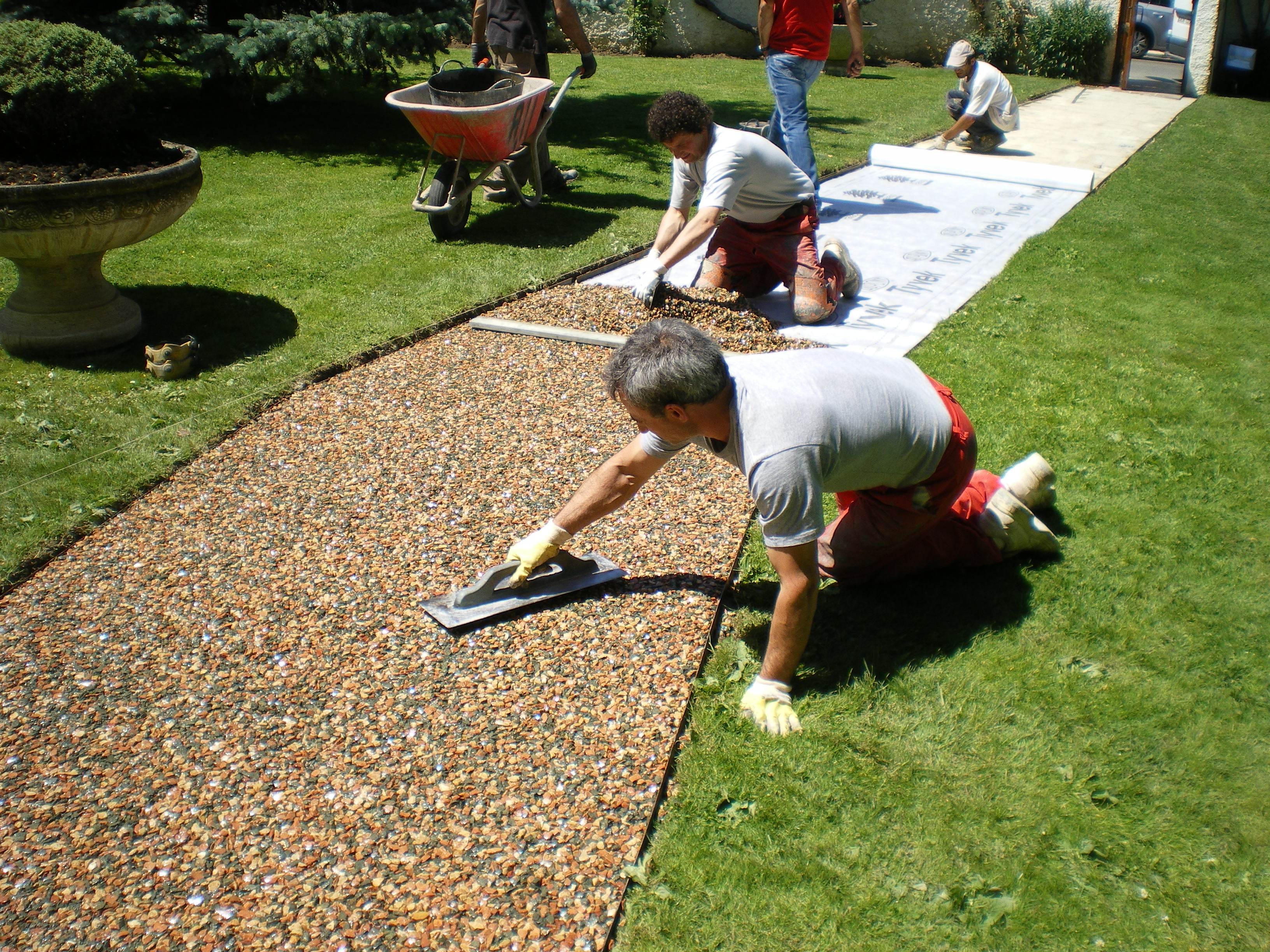 Клей для щебня садовых. Клей полиуретановый для камня каменьсхват. Клей для щебня садовых. Садовые дорожки из керамзита. Полиуретановый клей для камня.